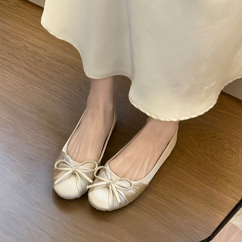 Embroidery Flat Shoes - Sepatu Wanita Model Slip-on Satin 2026,