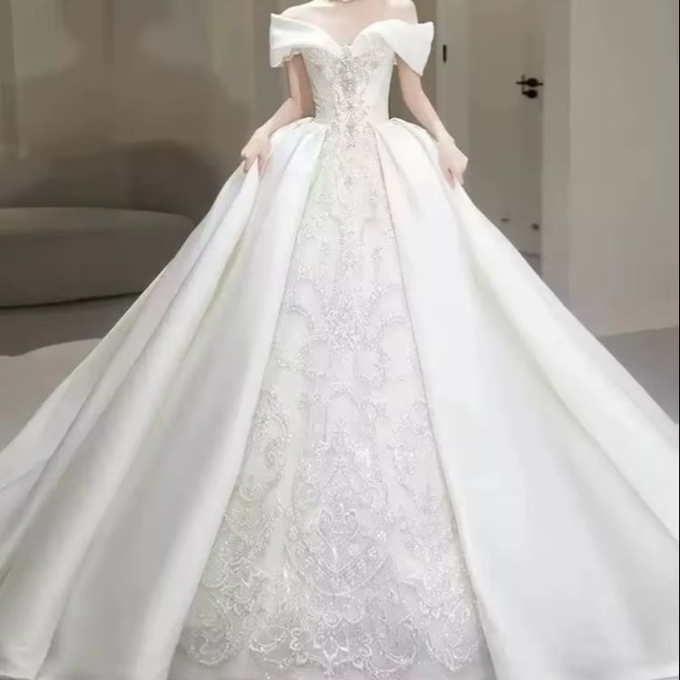 Embroidery Wedding - Gaun Pengantin Chic Off Shoulder dengan