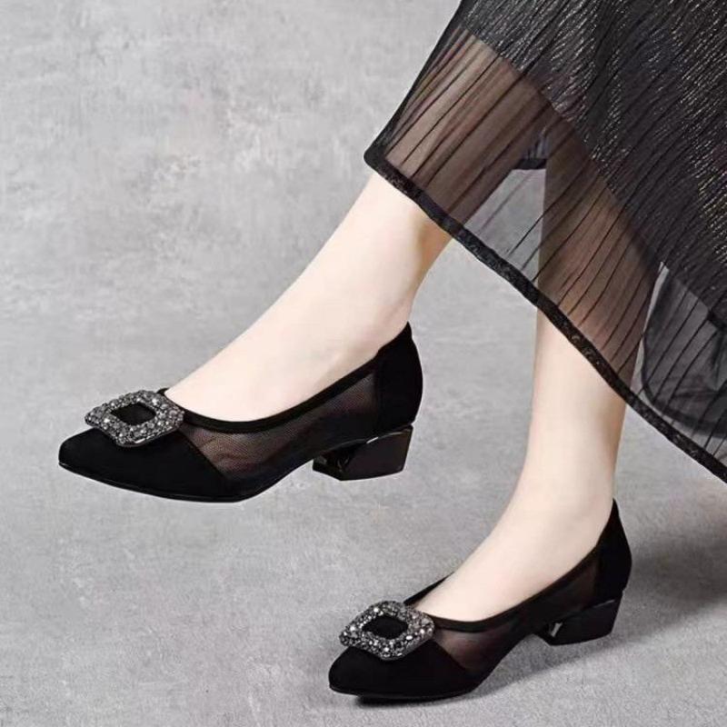 Embroidery Flat Shoes - Sepatu Pumps Hak Blok Berujung Runcing