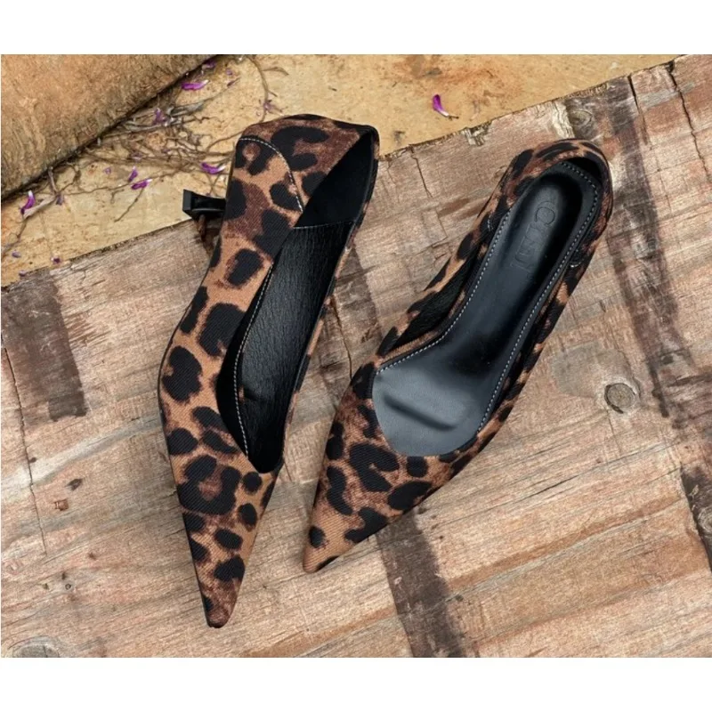 2024 wanita seksi High Heels B - Embroidery Flat Shoes ulasan dan harga
