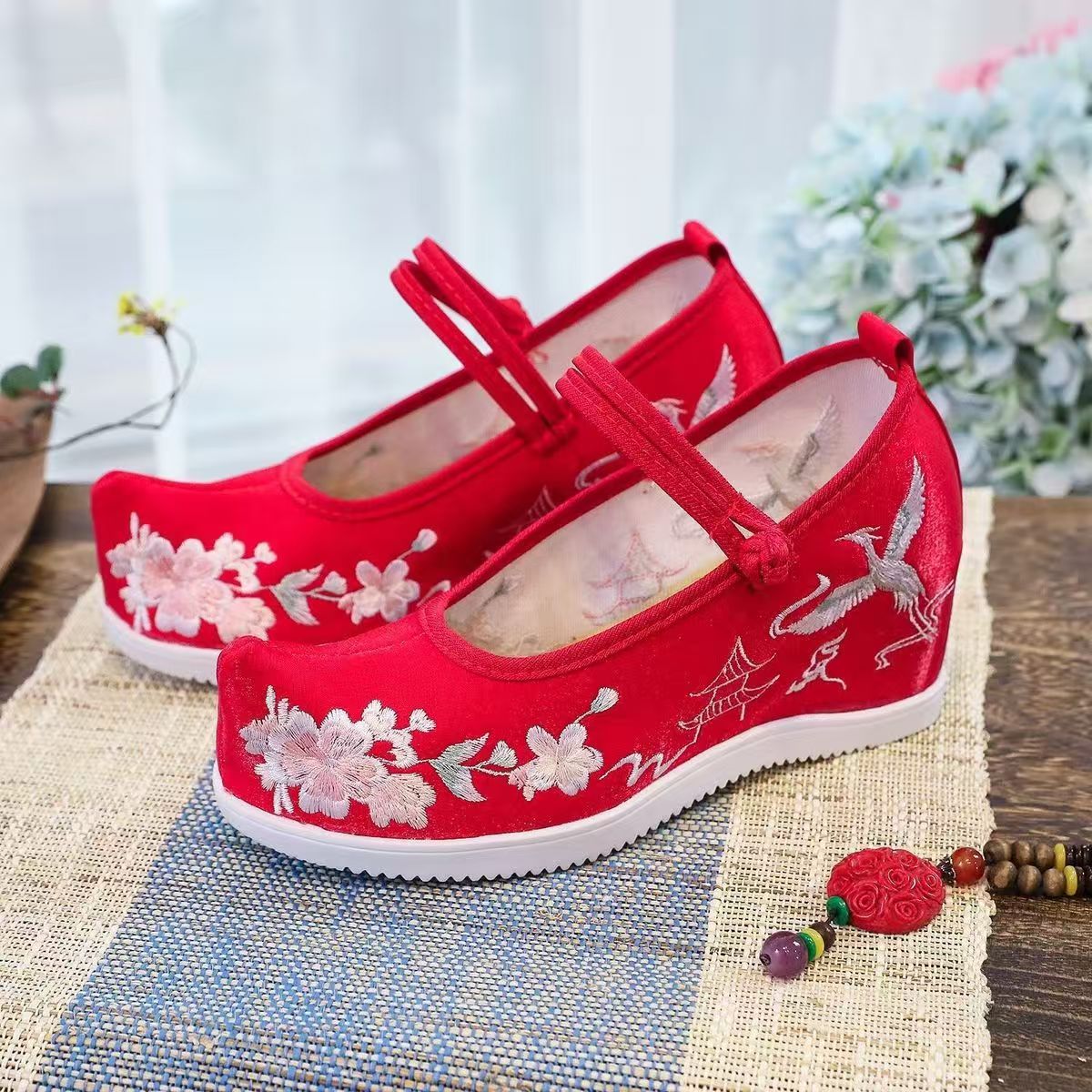 Sepatu Wanita dengan Bordir In - Embroidery Wedding ulasan dan harga