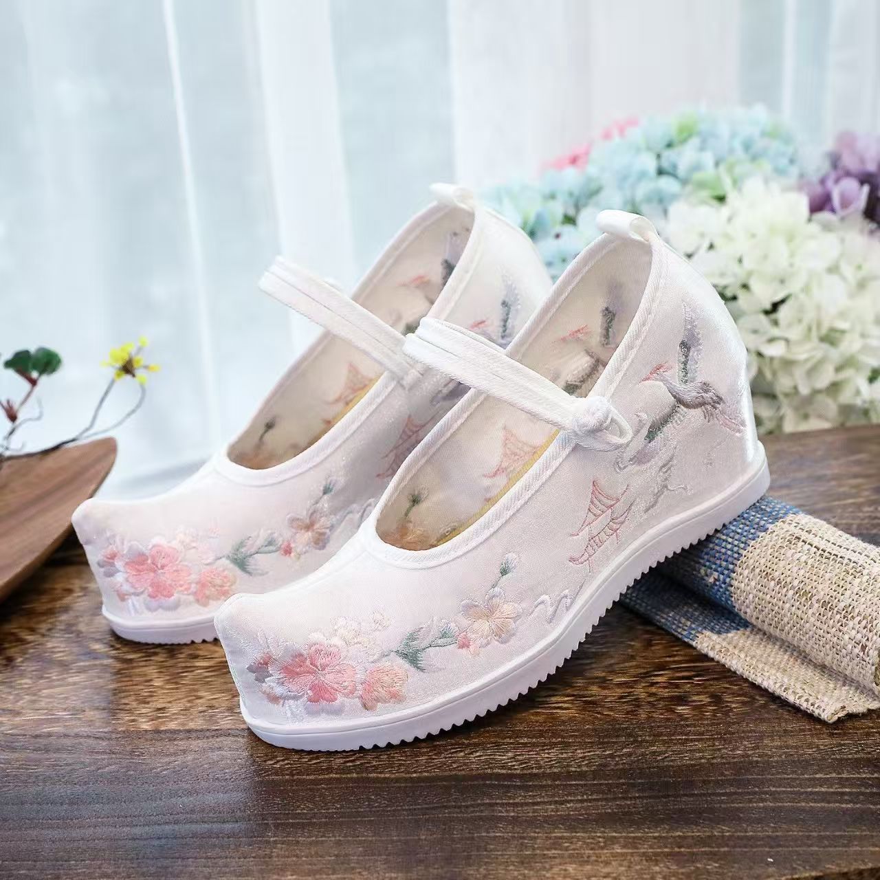 Sepatu Wanita dengan Bordir In - Embroidery Wedding ulasan dan harga