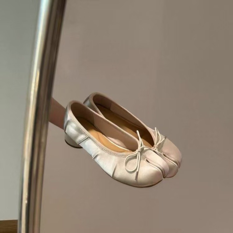 Sepatu Wanita Sweet Bow Musim  - Embroidery Flat Shoes ulasan dan harga