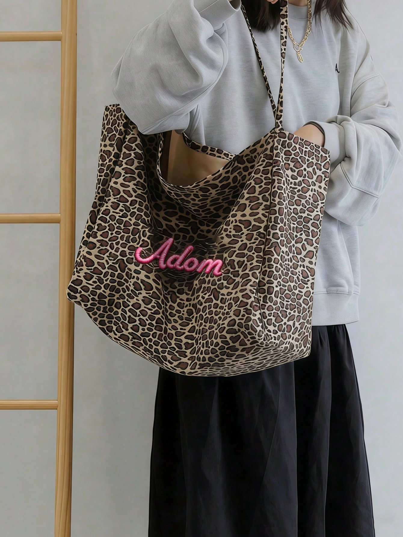 Tas Tote Motif Macan Tutul Nam - Embroidery Name ulasan dan harga